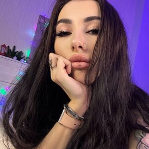 Model - Megan Terry petite