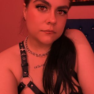 Model - Lilith findom