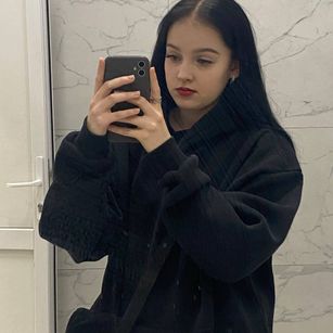 Model - Emily deepthroat