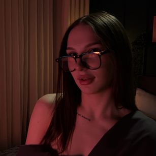 Model - Camila bigboobs