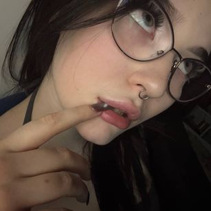 Model - Millie brunette