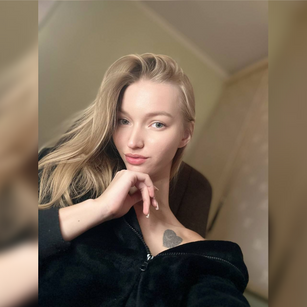 Model - LadyMi Beauty