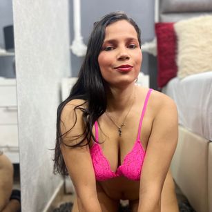 Model - Helena Rouge LATINA