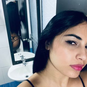 Model - Saraalen LATINA