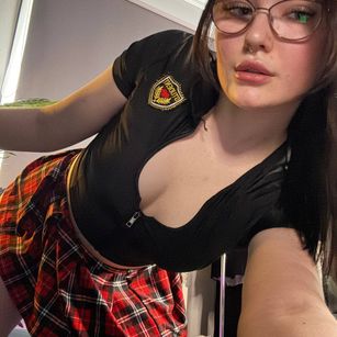 Model - Millie stockings