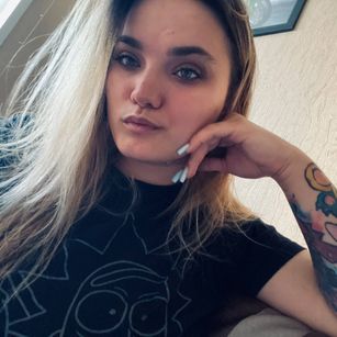 Model - Emma bigboobs