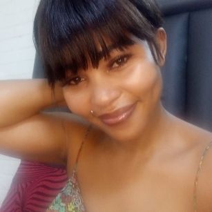 Model - Kisserholic kissing