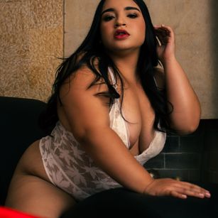 Model - DaphneHops heels