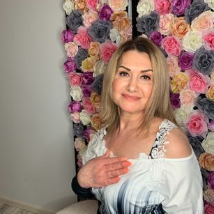 Model - Isabella lingerie