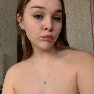 Model - Anna Shiotta roleplaying