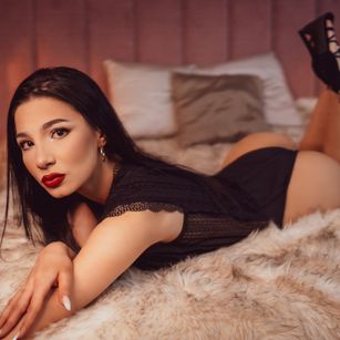 Model - ErinJames brunette