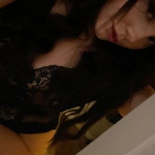 Model - Kendal pretty