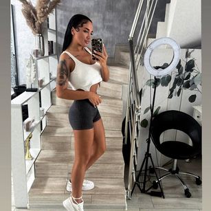 Model - Sarah Adams brunette