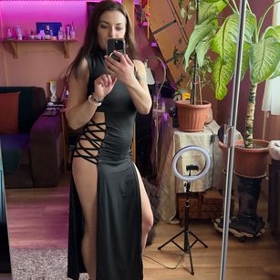 Model - GoddessBianca brunette