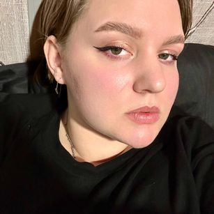 Model - Amy Hall curvy