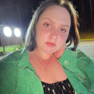 Model - Amy Hall cum