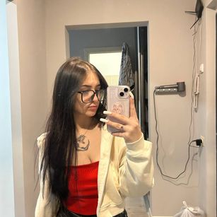 Model - emilymuw dildo