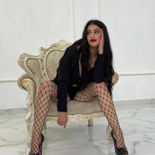 Model - Ariel bigtits