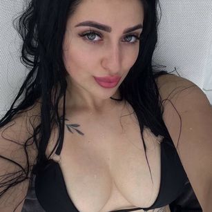 Model - Ariel orgasms