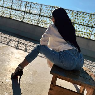 Model - AvaEmine feet