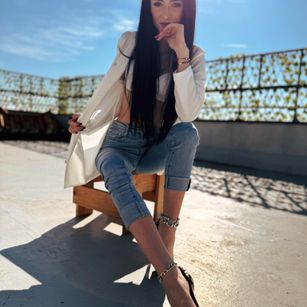 Model - AvaEmine footfetish