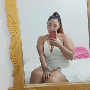 Model - KeniaRousse Hugetits