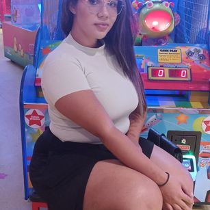 Model - KeniaRousse Curves