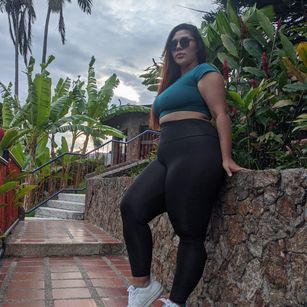 Model - KeniaRousse Hugetits