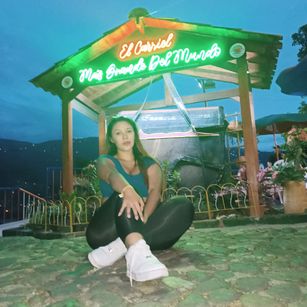 Model - KeniaRousse BLOWJOB