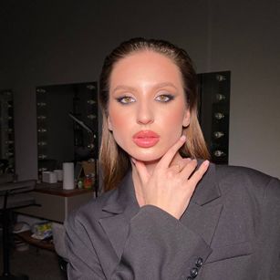 Model - Lllesya talking