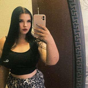 Model - Vikkikot cute