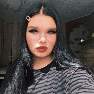 Model - Vikkikot nude