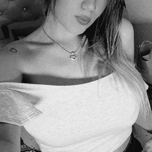 Model - CrystallClouds Pussy