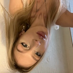 Model - Alice_dostoyevski skinny