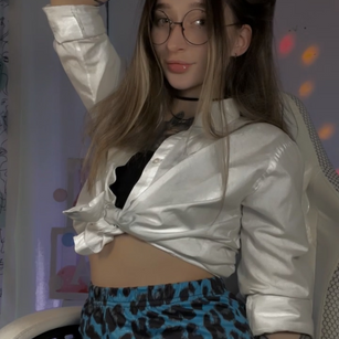 Model - Honeybun girl