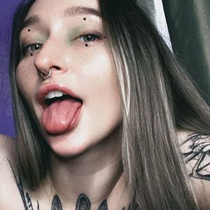 Model - Honeybun cum