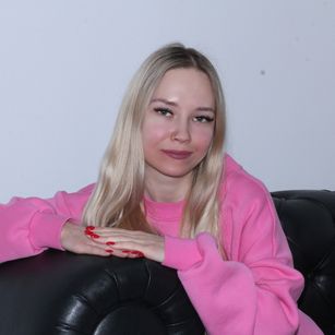 Model - JuliaJeff heels