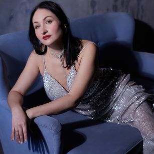 Model - StefanaJerome striptease