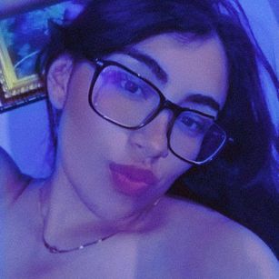 Model - Emily pantyhose