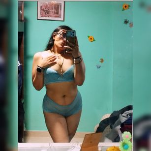 Model - Emily pantyhose