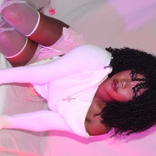 Model - Kehlanni pantyhose