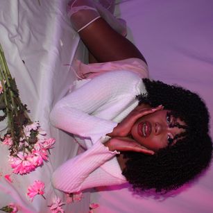 Model - Kehlanni pantyhose