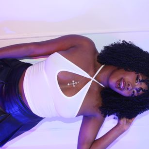 Model - Kehlanni pantyhose