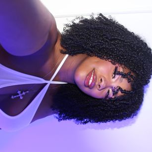 Model - Kehlanni pantyhose