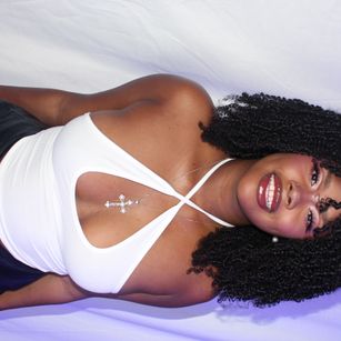 Model - Kehlanni pantyhose