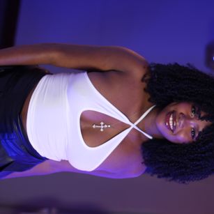 Model - Kehlanni pantyhose