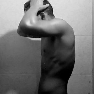 Model - HotPaisa Dominante