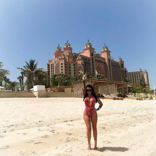 Model - Red Ruby latina