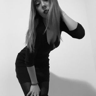 Model - RosieEvelynn smoking