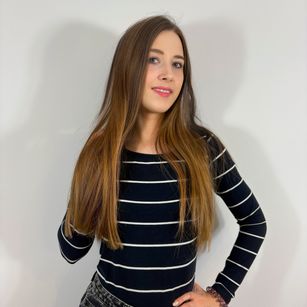 Model - BellaCute sexy